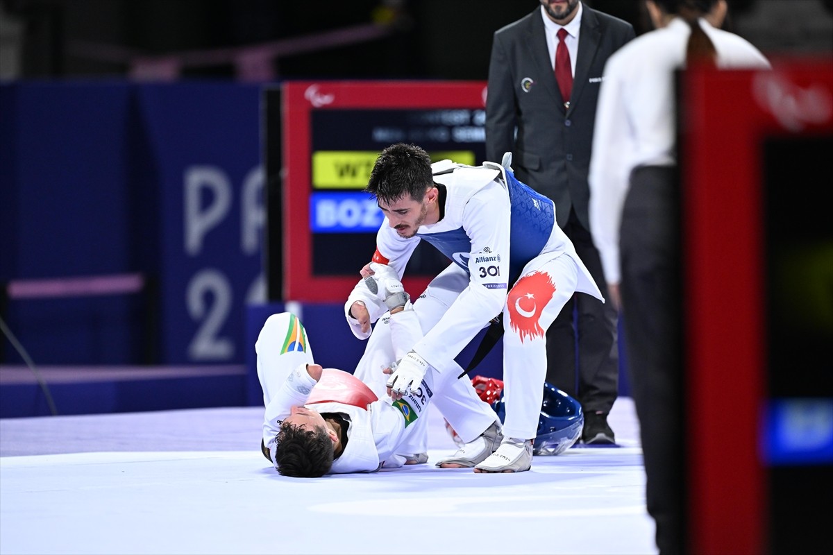 Paris 2024 Paralimpik Oyunları'nda milli tekvandocu Mahmut Bozteke, erkekler K44 63 kiloda finale...