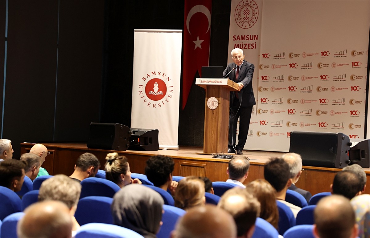 Samsun'da, 30 Ağustos Zafer Bayramı'nın 102'nci yılı dolayısıyla "Türk Milletinin Yeniden...