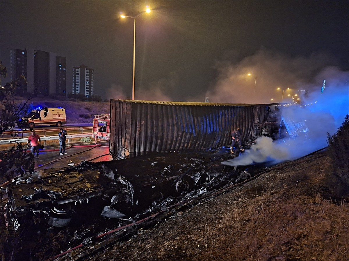 Tarsus'ta iki tırın çarpışması sonucu 1 kişi yaşamını yitirdi, 1 kişi yaralandı.