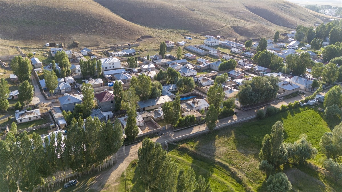 Van'ın Çaldıran ilçesinde inşa edilecek Çubuklu Barajı'yla 5 bin hektar tarım alanının suyla...