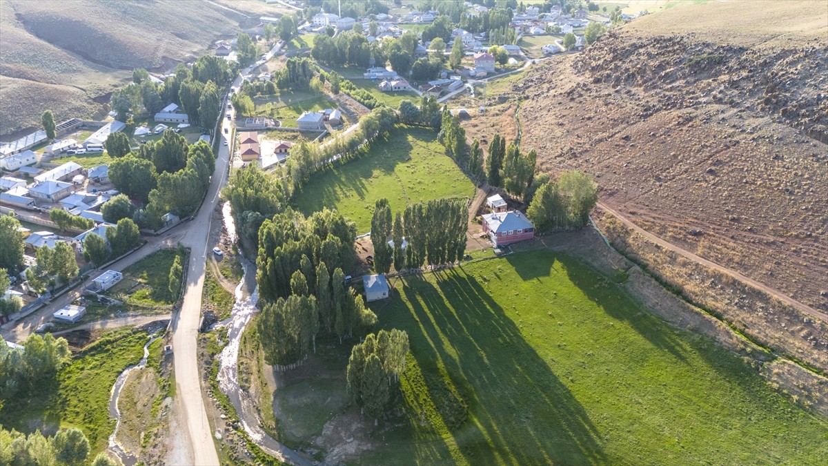 Van'ın Çaldıran ilçesinde inşa edilecek Çubuklu Barajı'yla 5 bin hektar tarım alanının suyla...