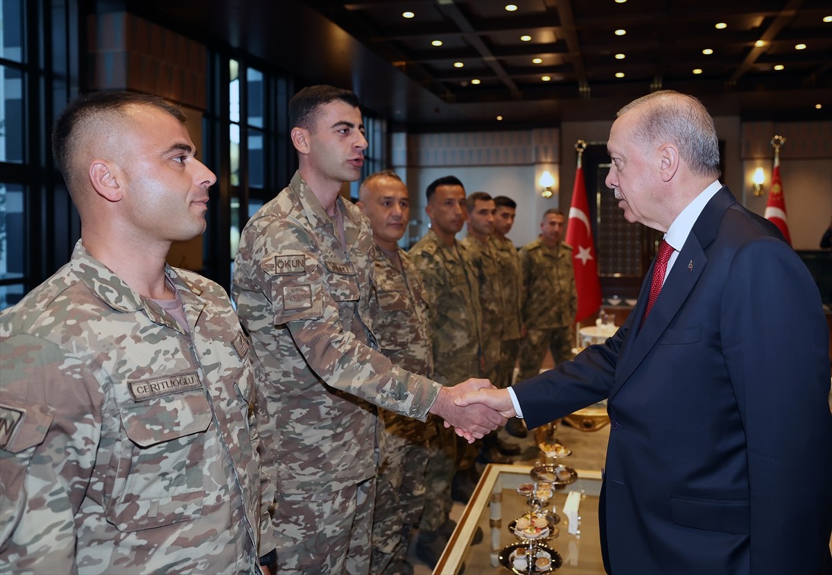 Cumhurbaşkanı Recep Tayyip Erdoğan, Paris 2024 Olimpiyat Oyunları'nda derece alan bazı sporcular...