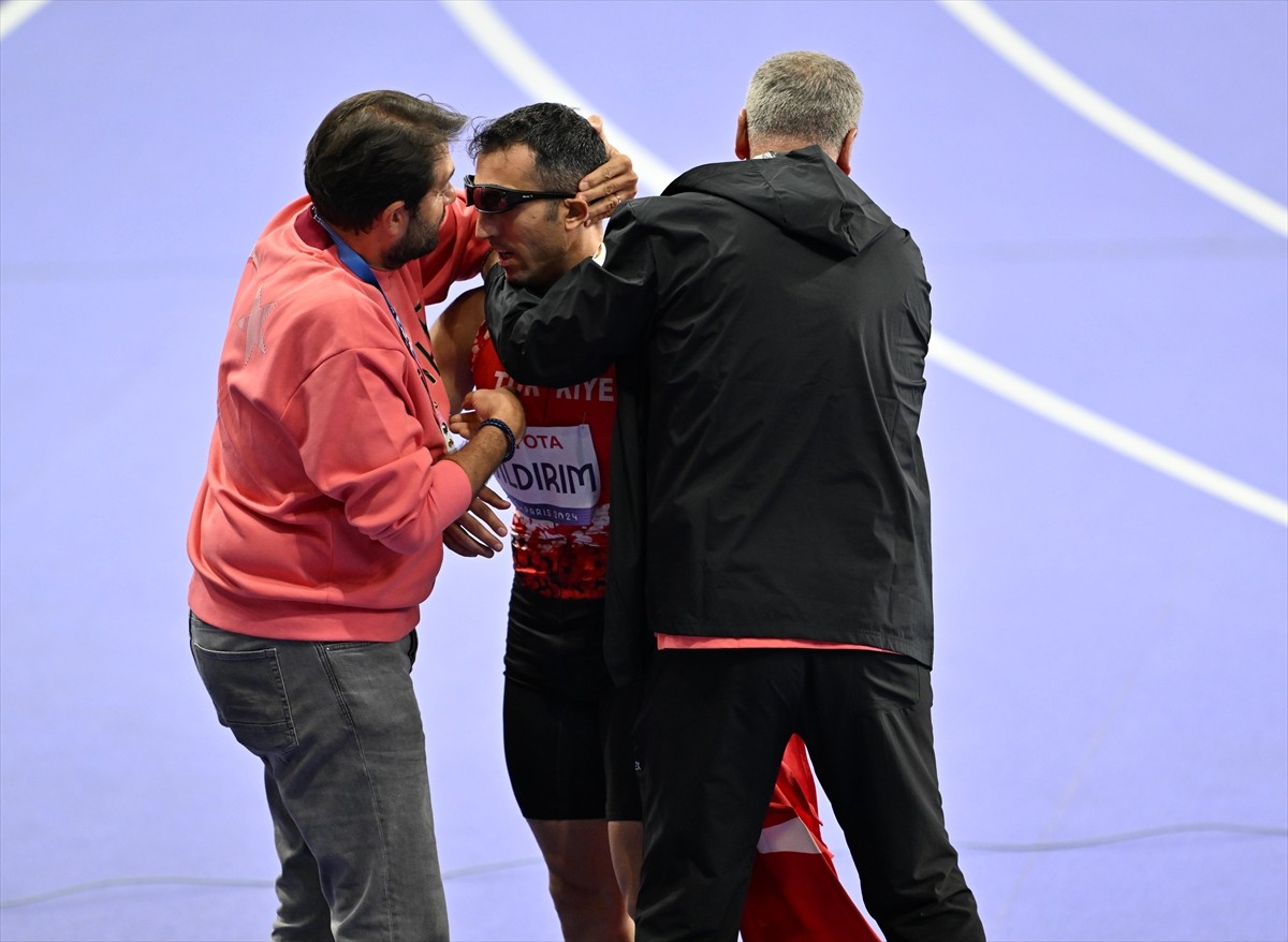 Paris 2024 Paralimpik Oyunları'nda erkekler 100 m T12 sınıfında final yarışı Stade de France'ta...