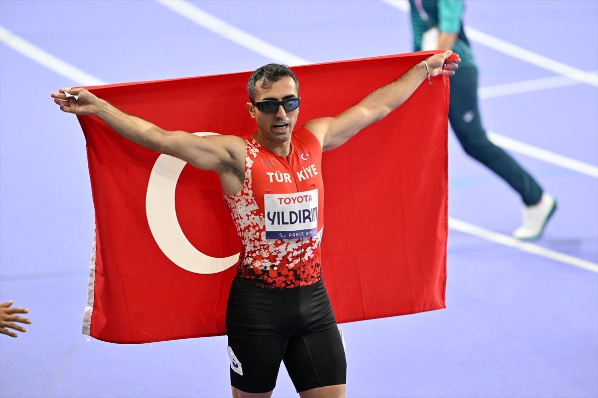 Paris 2024 Paralimpik Oyunları'nda erkekler 100 m T12 sınıfında final yarışı Stade de France'ta...