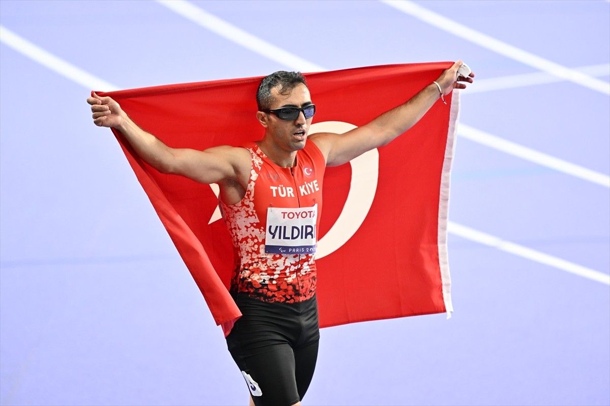 Paris 2024 Paralimpik Oyunları'nda erkekler 100 m T12 sınıfında final yarışı Stade de France'ta...