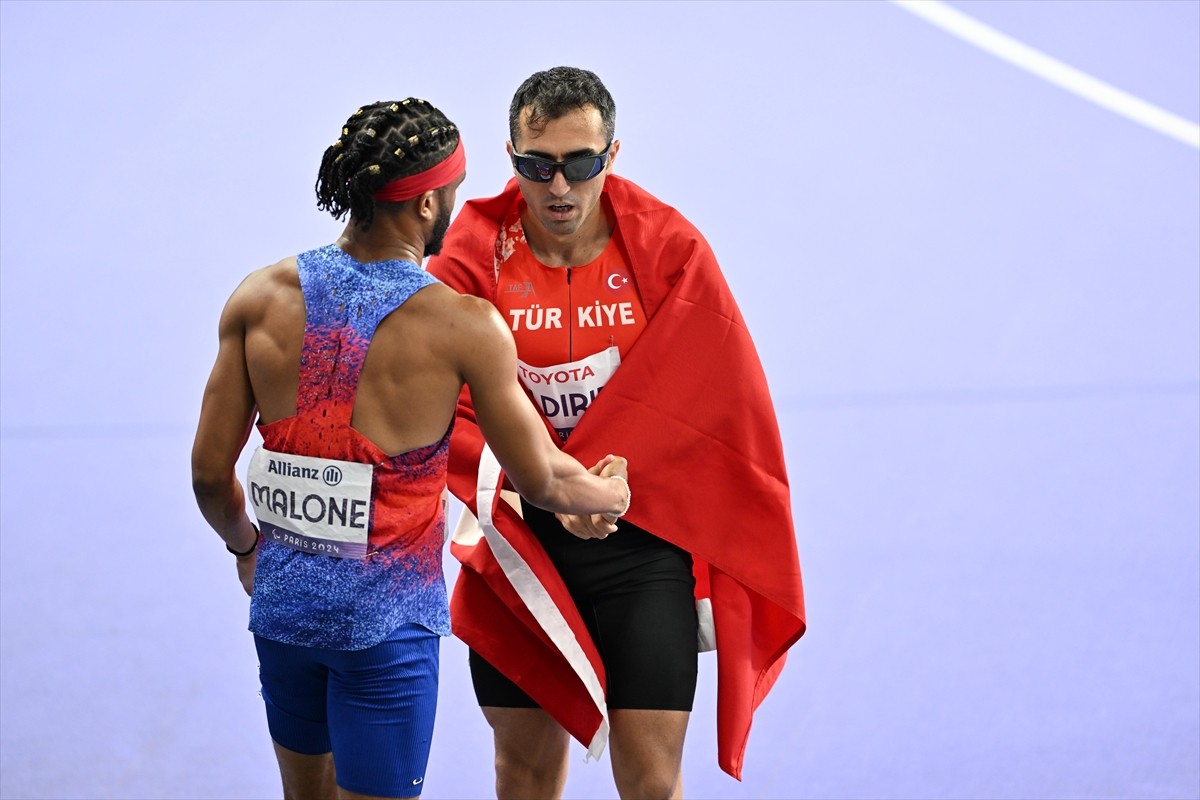 Paris 2024 Paralimpik Oyunları'nda erkekler 100 m T12 sınıfında final yarışı Stade de France'ta...