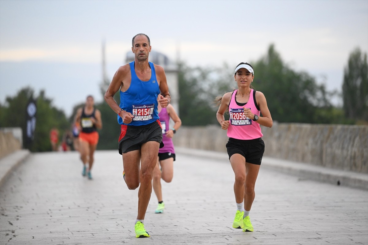 9. Uluslararası Edirne Maratonu koşuldu. Balkan Ülkeleri Dostluk Grubu Gençlik ve Spor Kulübü...