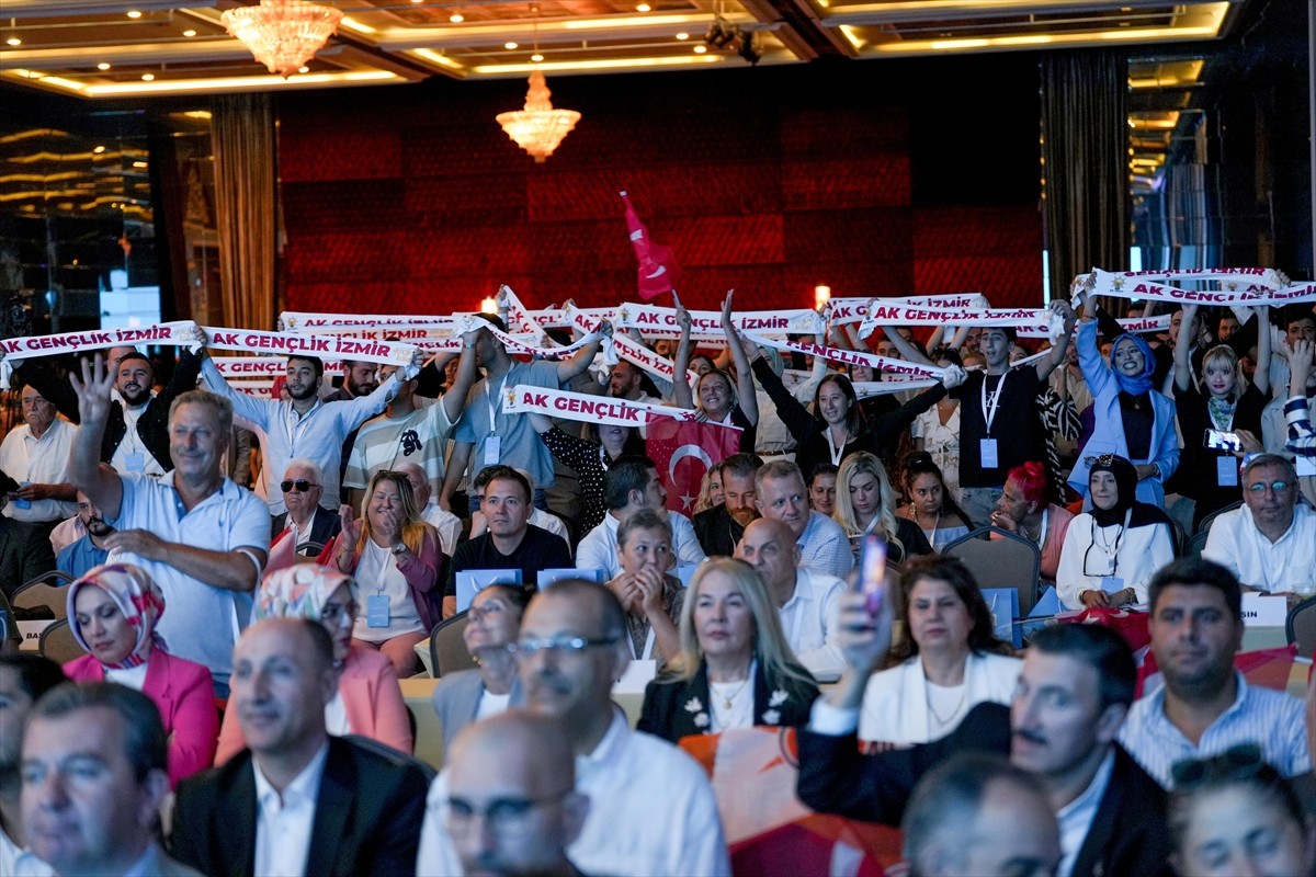 AK Parti İzmir İl Danışma Meclisi Toplantısı, Çalışma ve Sosyal Güvenlik Bakanı Vedat Işıkhan'ın...