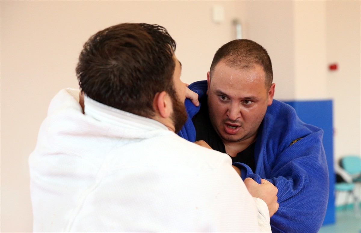 Babasının tavsiyesi üzerine judoya başlayan Paralimpik Judo Milli Takımı'nın ağır sıklet sporcusu...