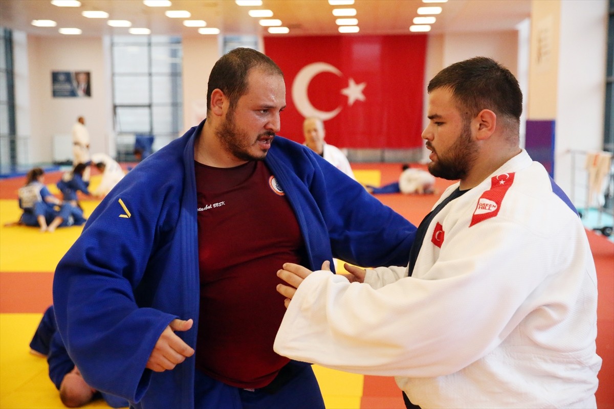 Babasının tavsiyesi üzerine judoya başlayan Paralimpik Judo Milli Takımı'nın ağır sıklet sporcusu...