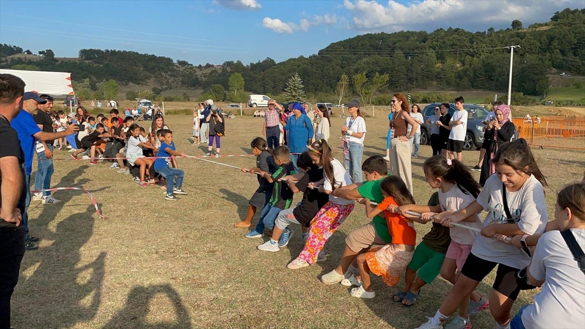 Sakarya'nın Pamukova ilçesinde Çilek Festivali gerçekleştirildi. Çilekli Mahallesi'ndeki...