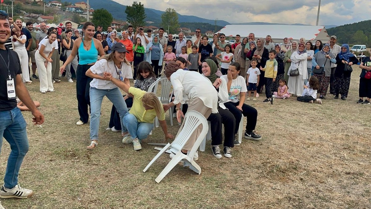 Sakarya'nın Pamukova ilçesinde Çilek Festivali gerçekleştirildi. Çilekli Mahallesi'ndeki...