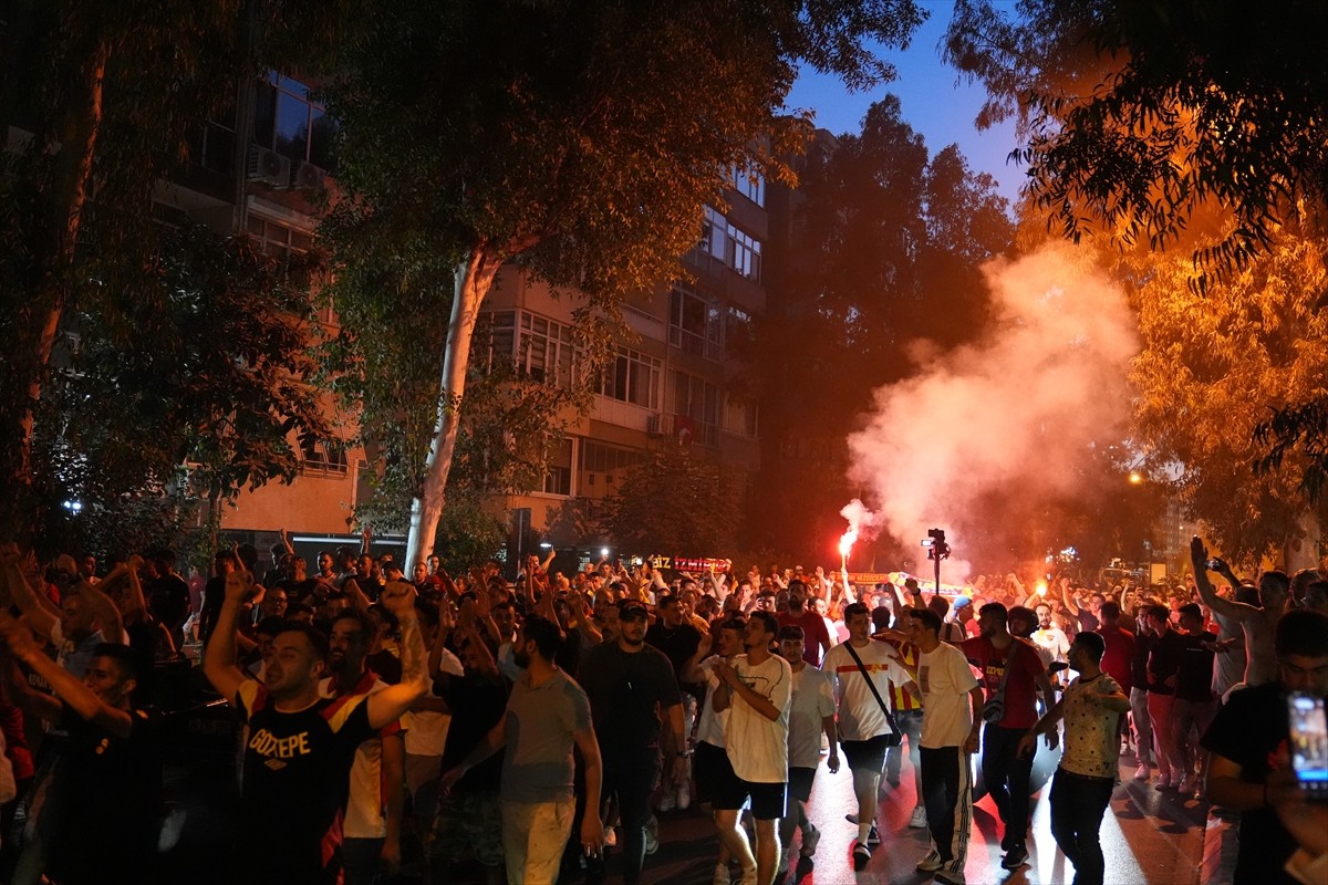 Trendyol Süper Lig'in 4. haftasında, ev sahibi ekibin taraftarlarının alınan ceza nedeniyle...