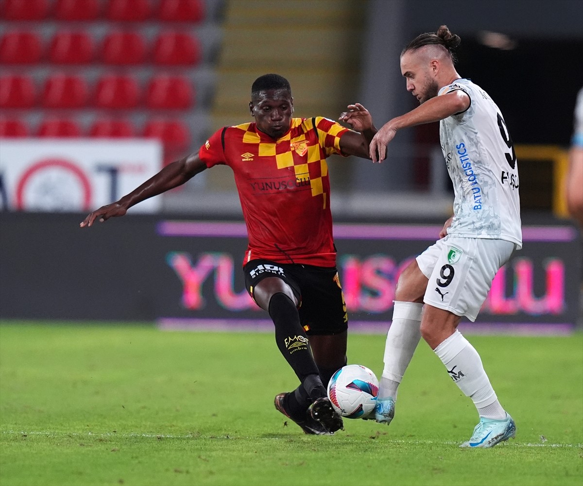 Trendyol Süper Lig'in 4. haftasında Göztepe ile Sipay Bodrum FK takımları, Gürsel Aksel Stadı'nda...