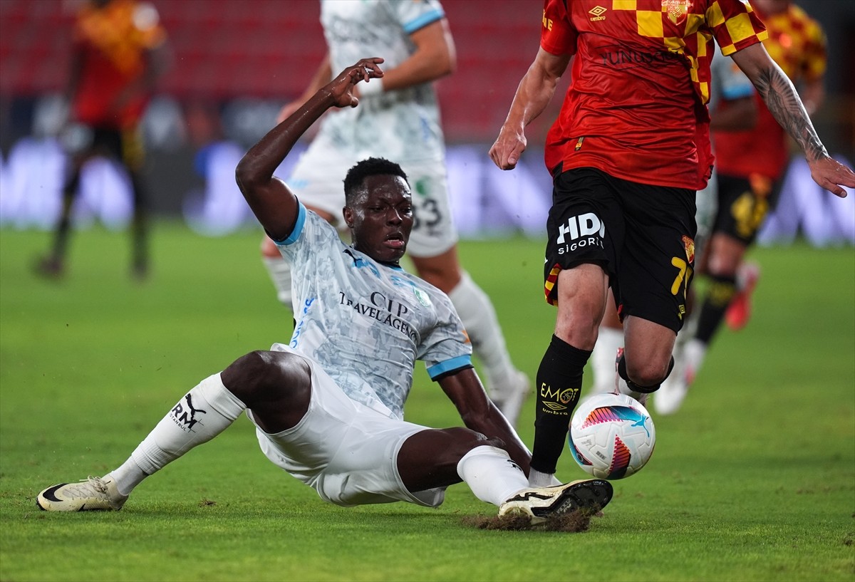 Trendyol Süper Lig'in 4. haftasında Göztepe ile Sipay Bodrum FK takımları, Gürsel Aksel Stadı'nda...