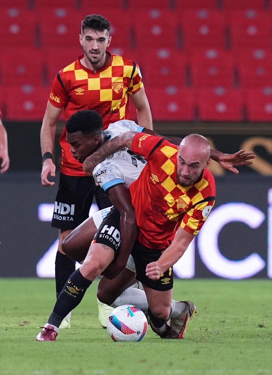 Trendyol Süper Lig'in 4. haftasında Göztepe ile Sipay Bodrum FK takımları, Gürsel Aksel Stadı'nda...