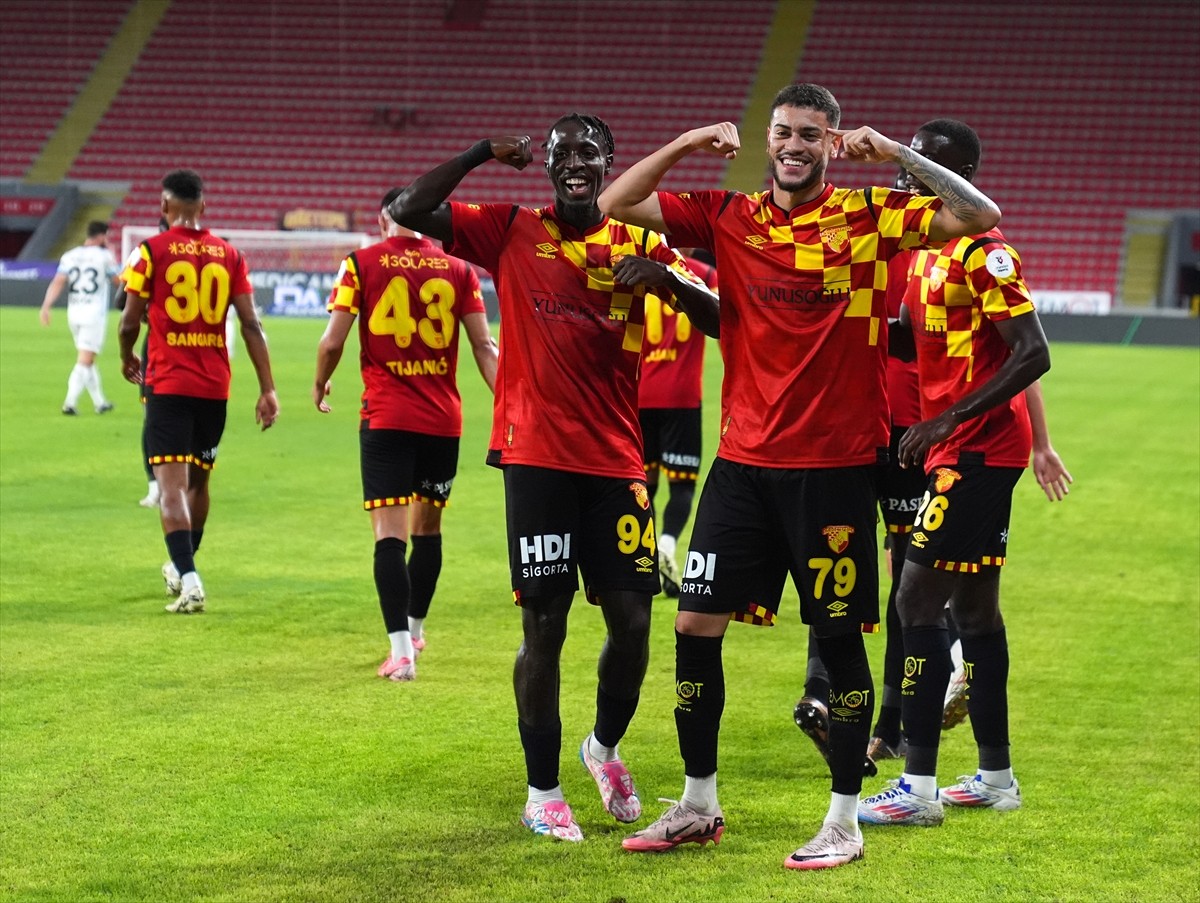 Trendyol Süper Lig'in 4. haftasında Göztepe ile Sipay Bodrum FK takımları, Gürsel Aksel Stadı'nda...