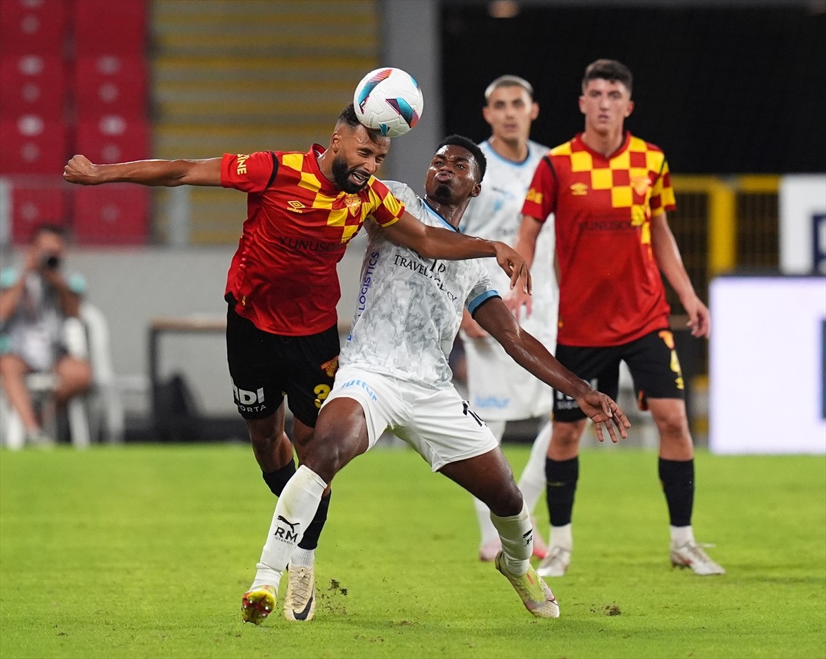 Trendyol Süper Lig'in 4. haftasında Göztepe ile Sipay Bodrum FK takımları, Gürsel Aksel Stadı'nda...