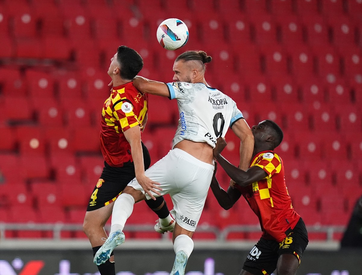 Trendyol Süper Lig'in 4. haftasında Göztepe ile Sipay Bodrum FK takımları, Gürsel Aksel Stadı'nda...