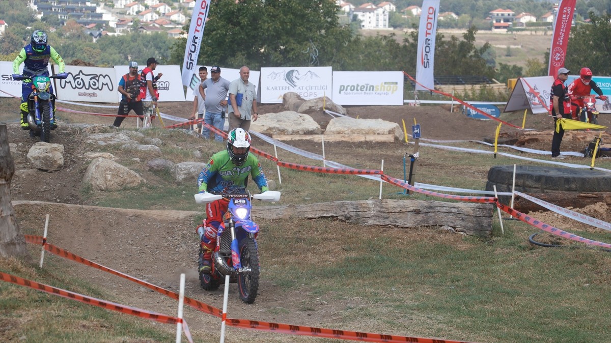 Türkiye Süper Enduro Şampiyonası'nın 3. ayağı, Kocaeli'nin Kartepe ilçesinde başladı. Motocross...