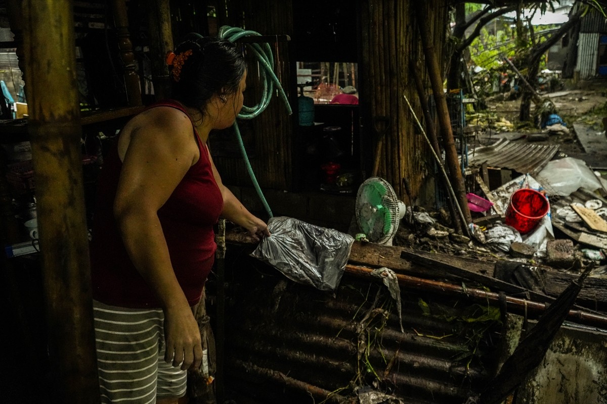 Filipinler'in kuzeyinde etkisini gösteren fırtına ve şiddetli yağışlar hayatı olumsuz etkiledi....