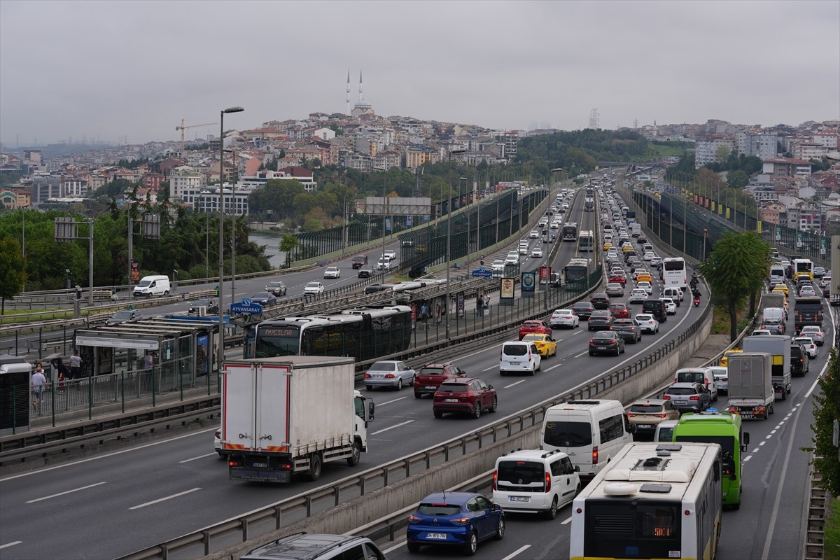 İstanbul'da haftanın ilk iş günü olması, okul öncesi ve ilkokul birinci sınıf öğrencilerinin uyum...