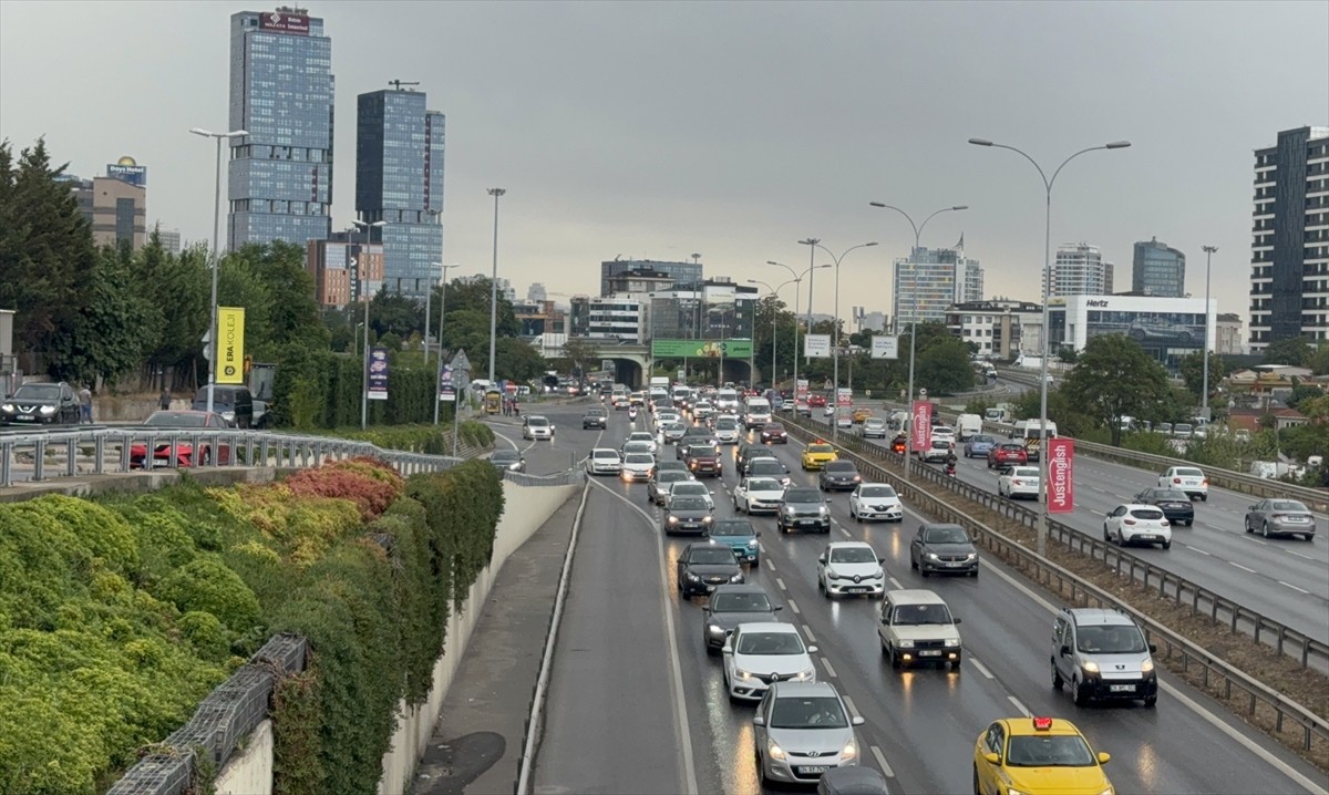 İstanbul'da haftanın ilk iş günü olması, okul öncesi ve ilkokul birinci sınıf öğrencilerinin uyum...