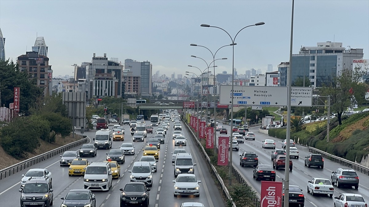 İstanbul'da haftanın ilk iş günü olması, okul öncesi ve ilkokul birinci sınıf öğrencilerinin uyum...