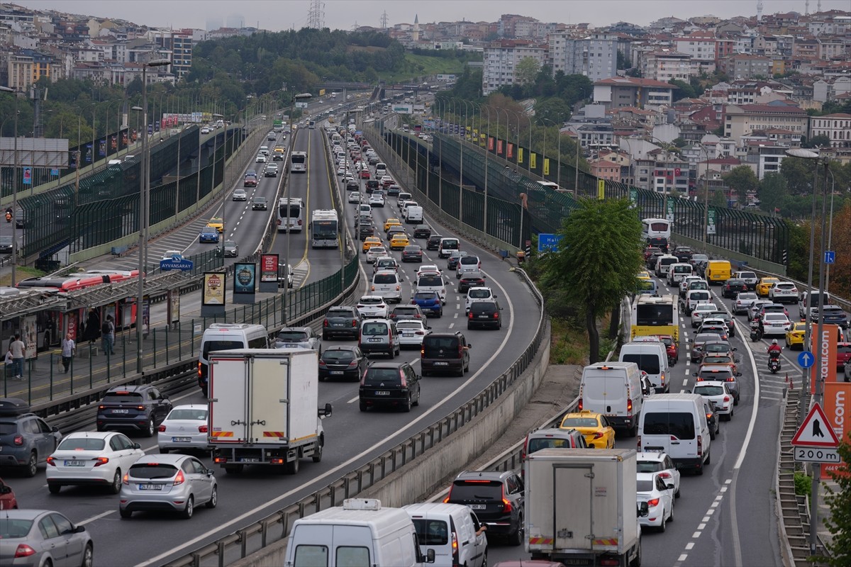 İstanbul'da haftanın ilk iş günü olması, okul öncesi ve ilkokul birinci sınıf öğrencilerinin uyum...