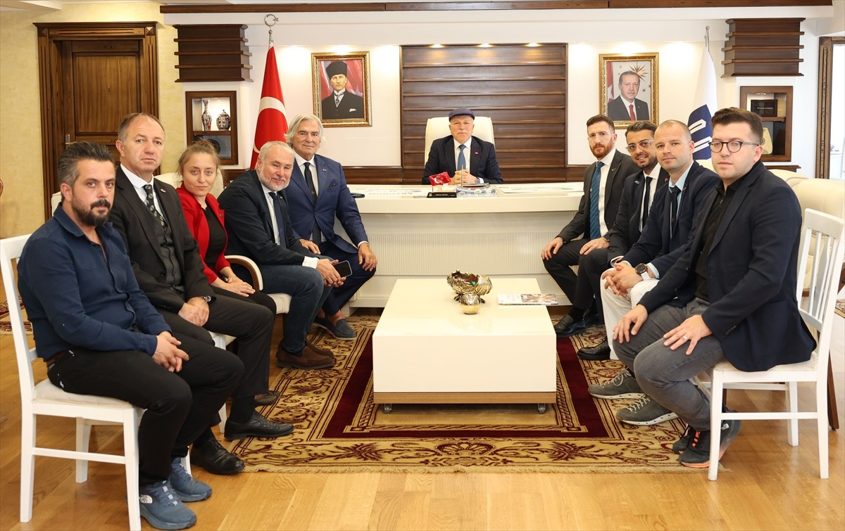 Erzurum Büyükşehir Belediye Başkanı Mehmet Sekmen, kentin 2025 yılı "Avrupa Kış Sporları Başkenti"...