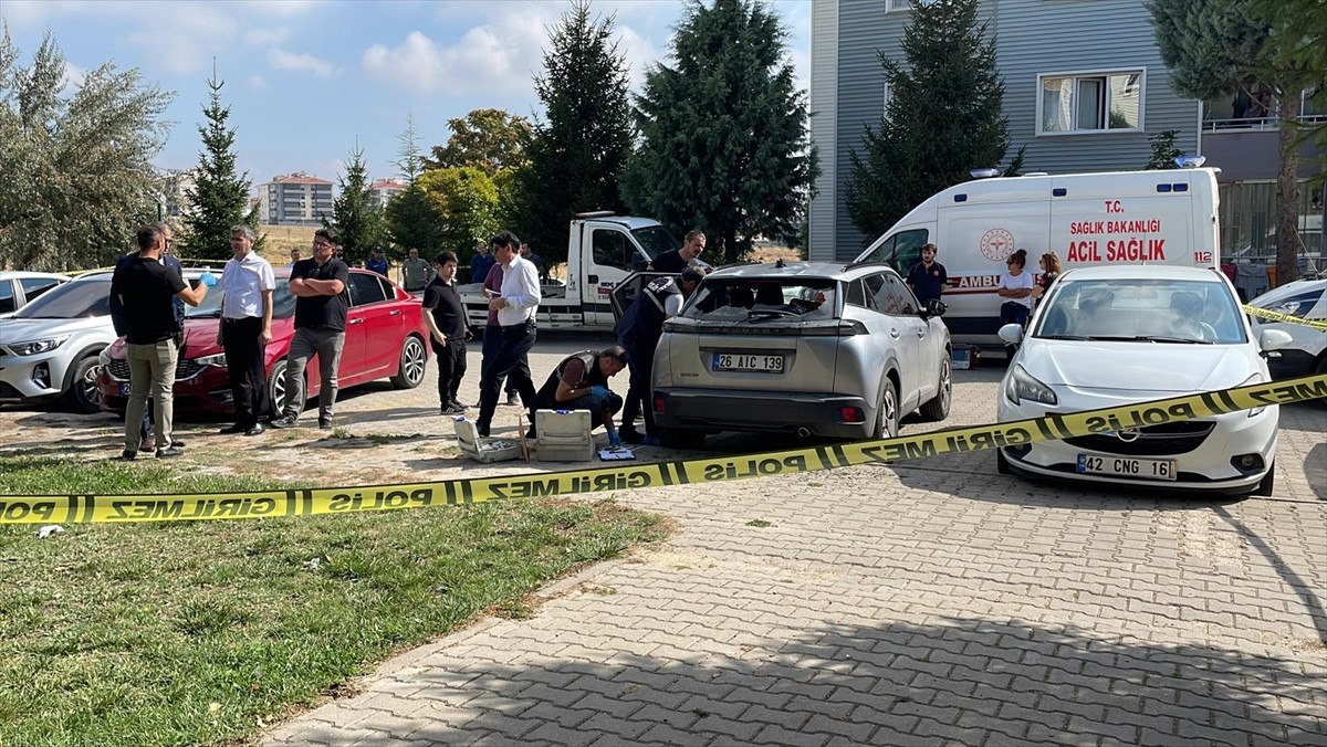 Eskişehir'de bir hemşire, park halindeki otomobilde boğazı kesilmiş halde ölü bulundu. Bölgeye 112...