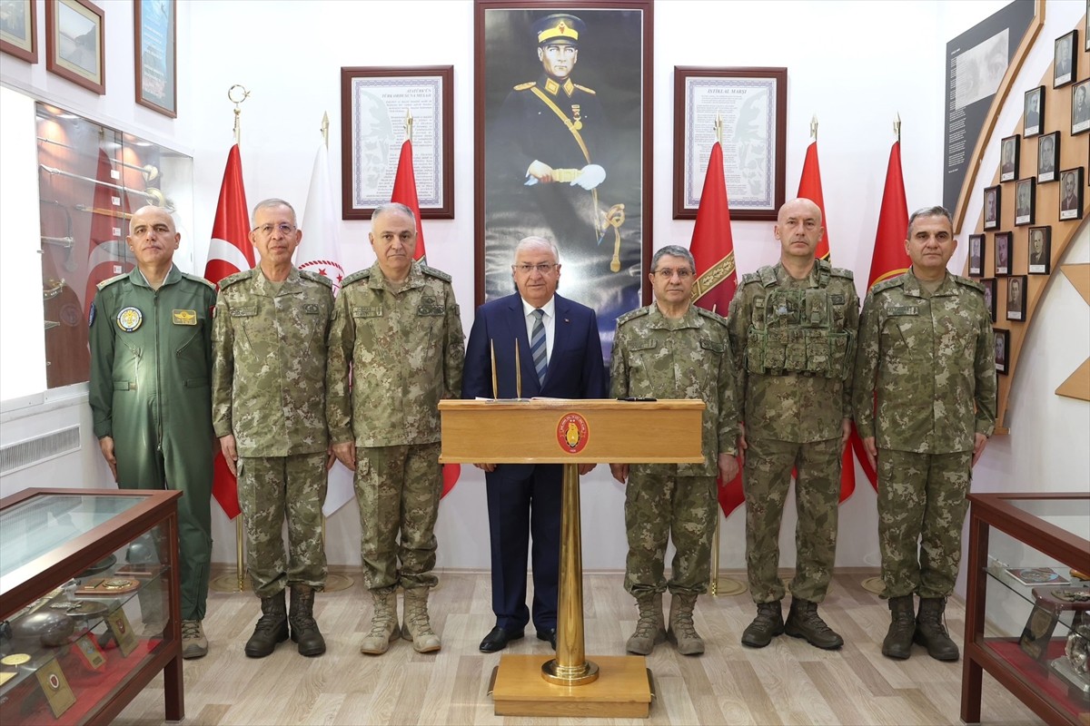 Milli Savunma Bakanı Yaşar Güler, Isparta'da konuşlu Eğirdir Dağ Komando Okulu ve Eğitim Merkezi...