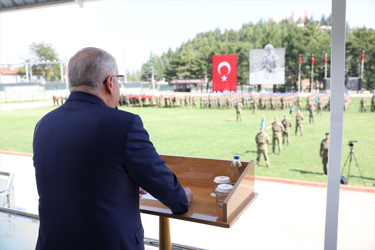 Milli Savunma Bakanı Yaşar Güler, Isparta'da konuşlu Eğirdir Dağ Komando Okulu ve Eğitim Merkezi...