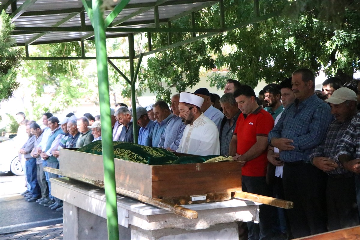 Niğde'nin Bor ilçesinde, baraj gölünde cesetleri bulunan baba ile 4 yaşındaki kızı toprağa...