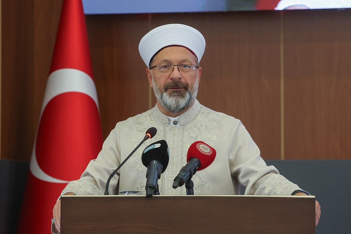 Diyanet İşleri Başkanı Ali Erbaş, Din İşleri Yüksek Kurulunca Başkanlık'ta düzenlenen...