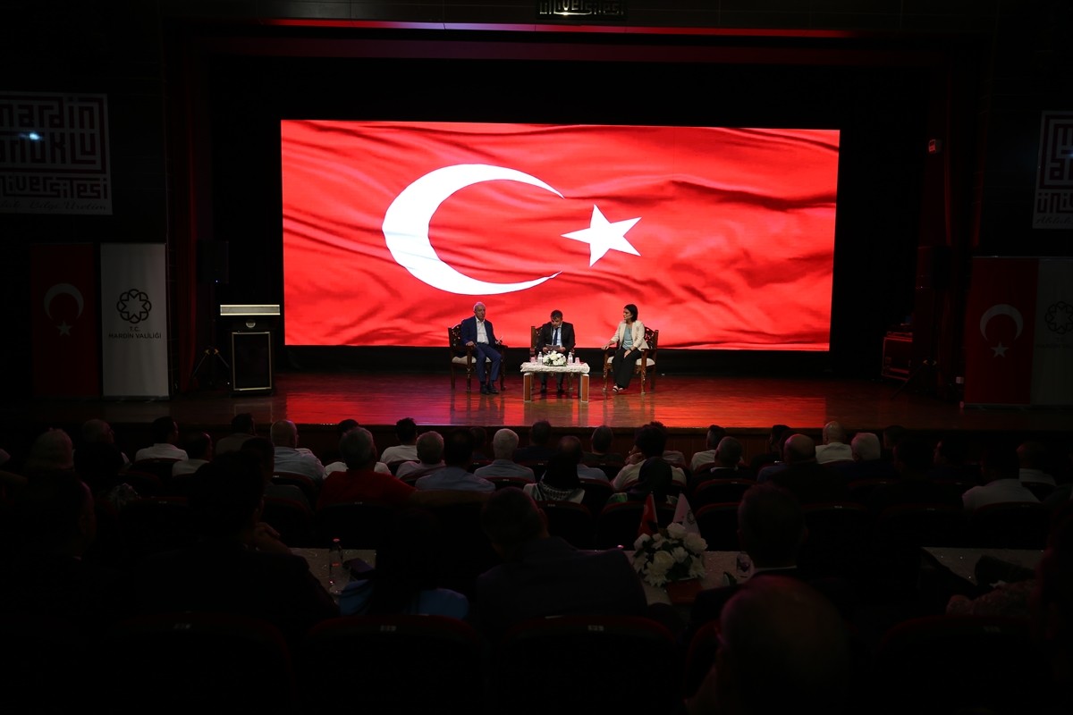 Diyarbakır annelerinin dramını anlatan "Sesler ve Yüzler" filminin gösterimi Mardin'de yapıldı....