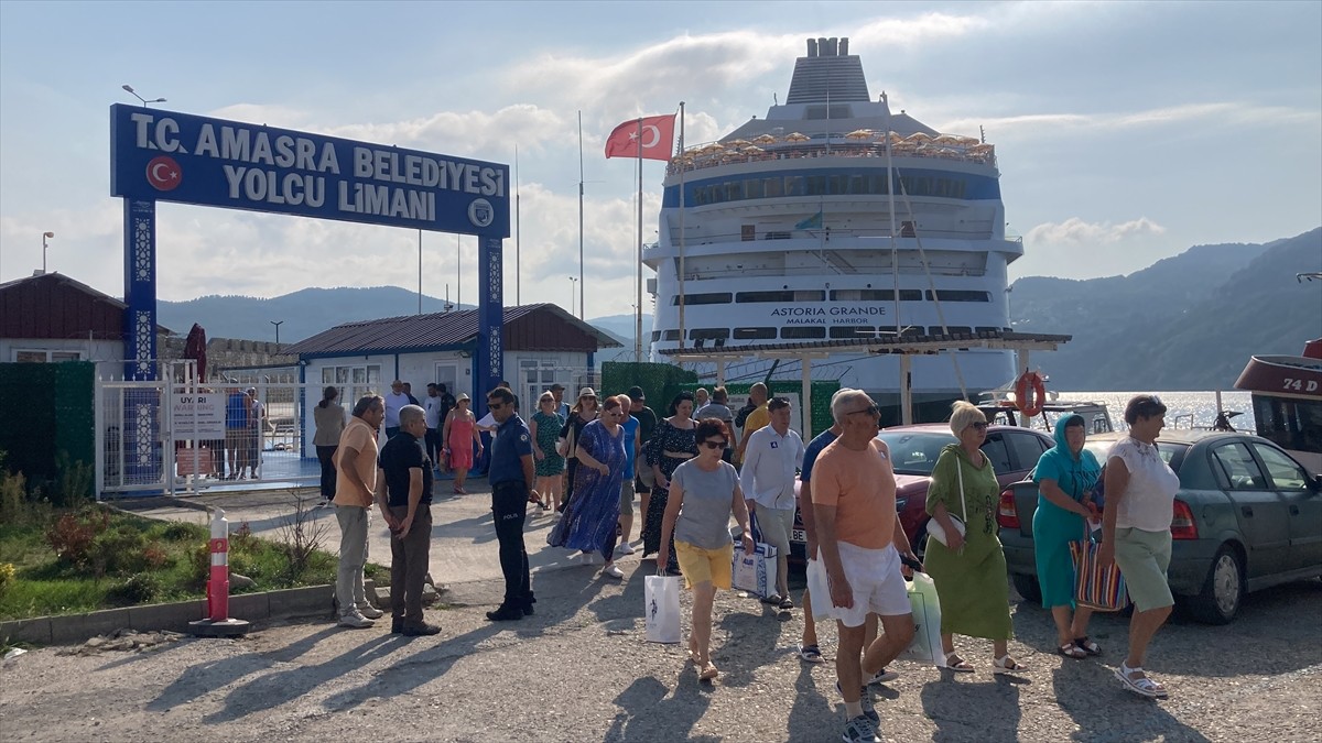 Rusya'nın Soçi kentinden hareket eden "Astoria Grande" adlı kruvaziyer, Bartın'ın Amasra ilçesine...