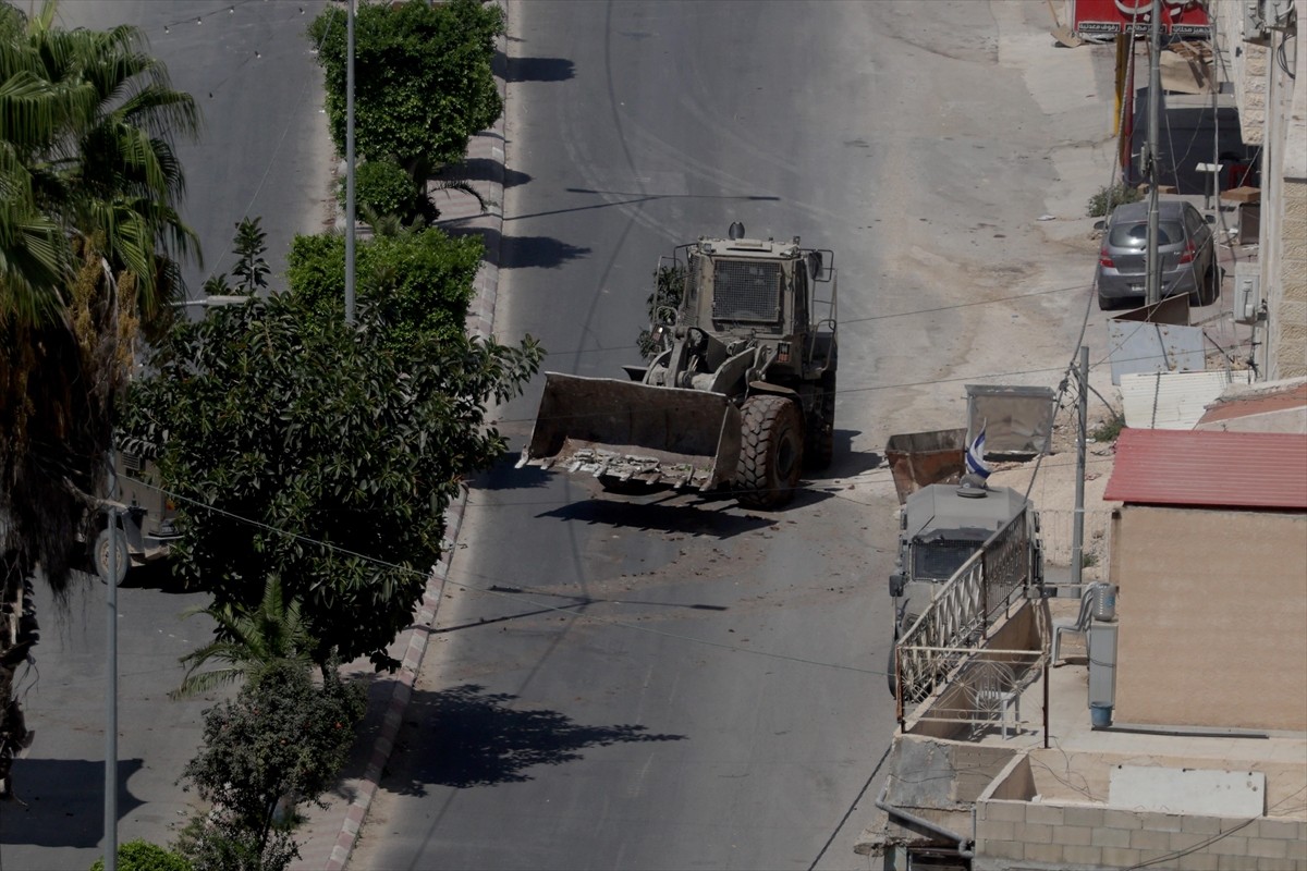 İsrail ordusu, işgal altındaki Batı Şeria'nın kuzeyindeki Cenin kentine 9 gündür devam ettiği...