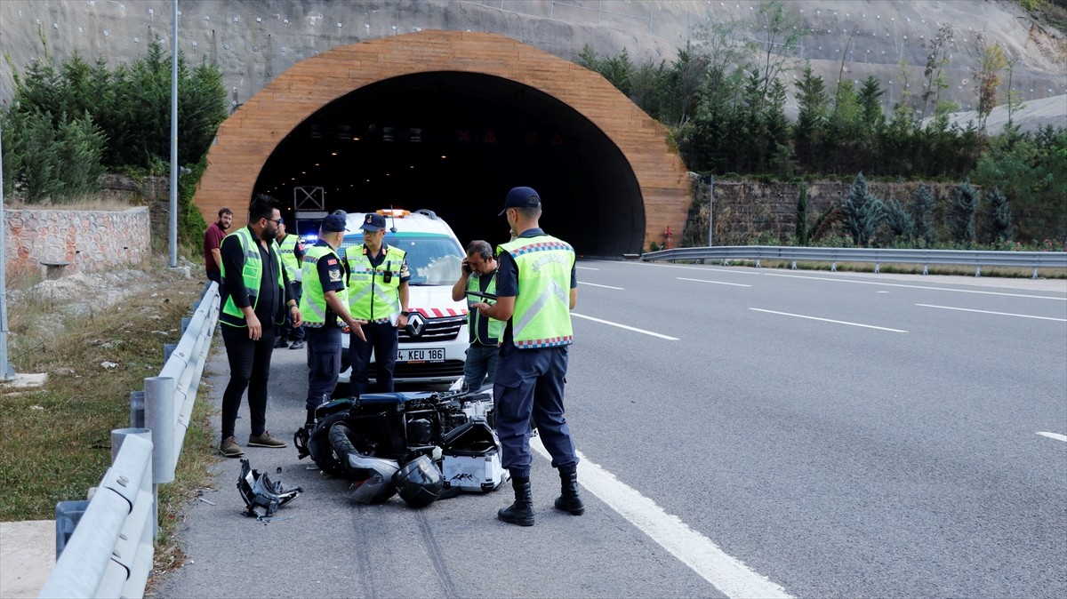 Kocaeli'nin İzmit ilçesinde meydana gelen motosiklet kazasında 1 kişi öldü, 1 kişi yaralandı. Kaza...