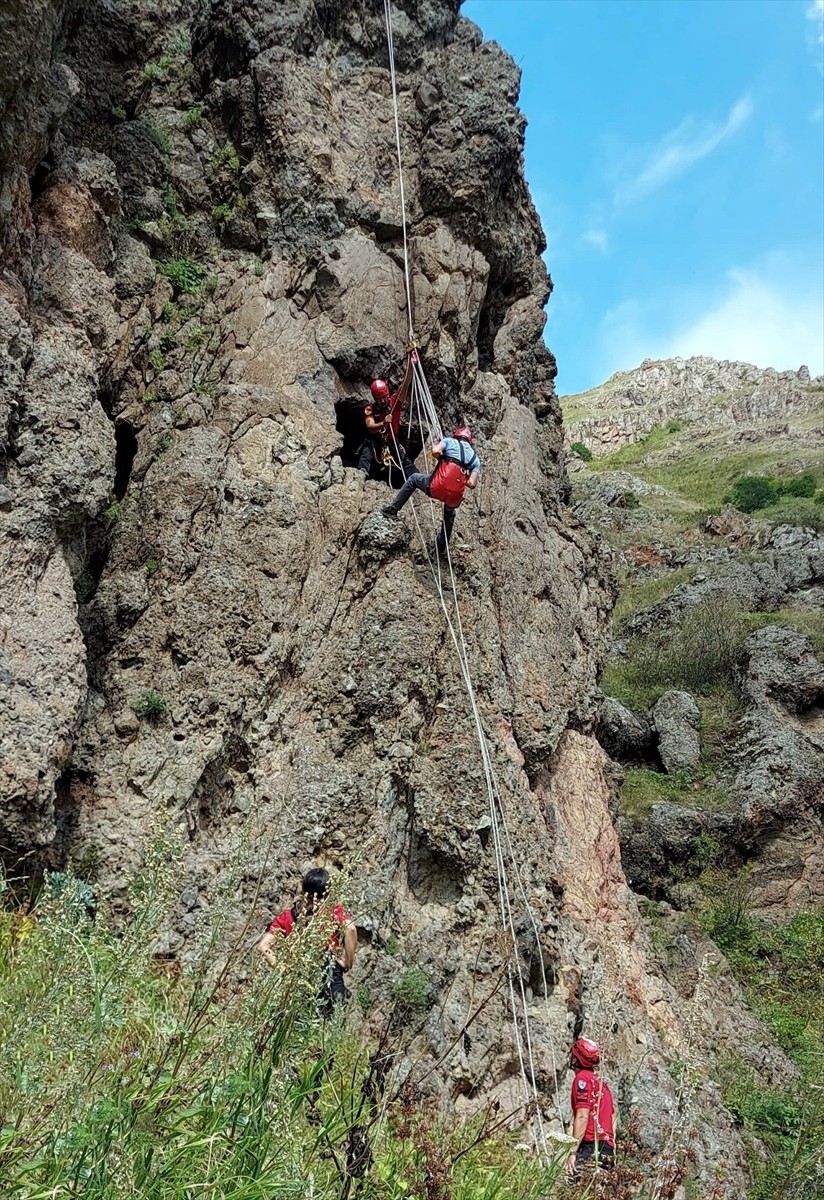 Ardahan'ın Posof ilçesinde, Kültür ve Turizm Bakanlığı'nın himayelerinde "Arkeolojik Yüzey...