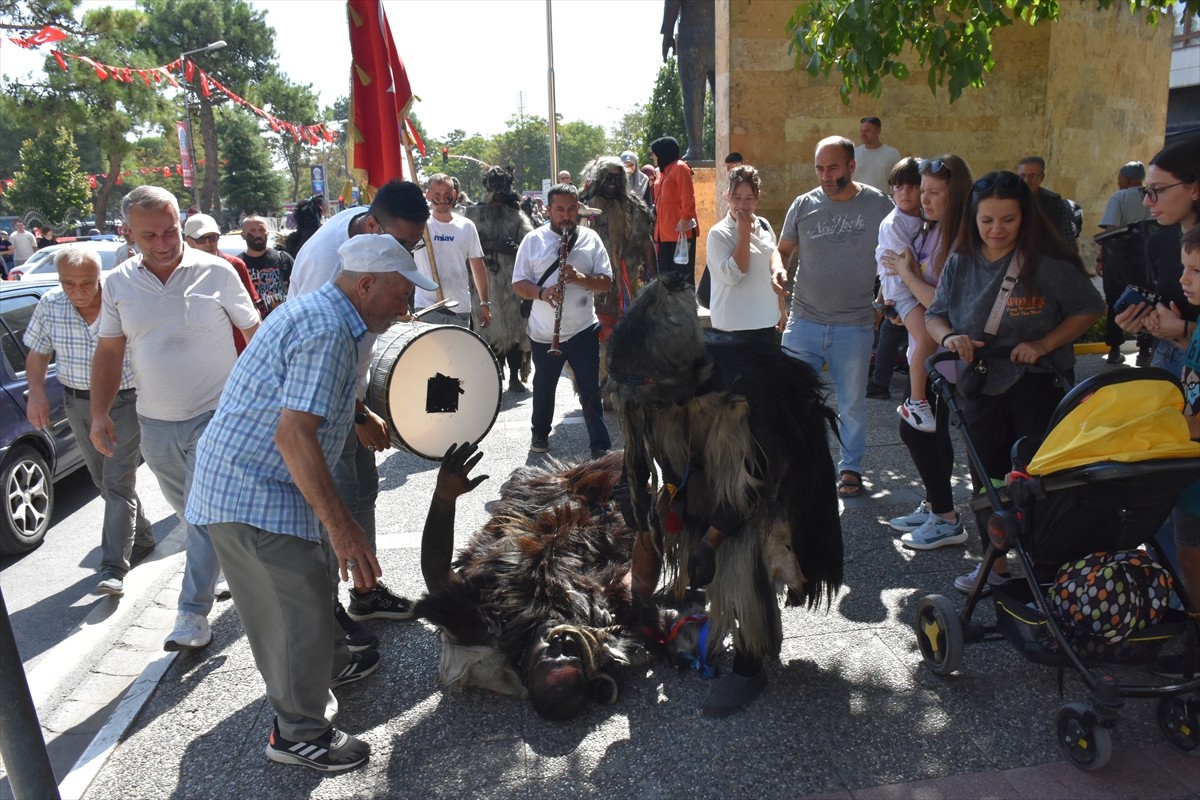 Balıkesir'in düşman işgalinden kurtuluşunun 102'inci yılı törenle kutlandı. Kutlamalar, Balıkesir...