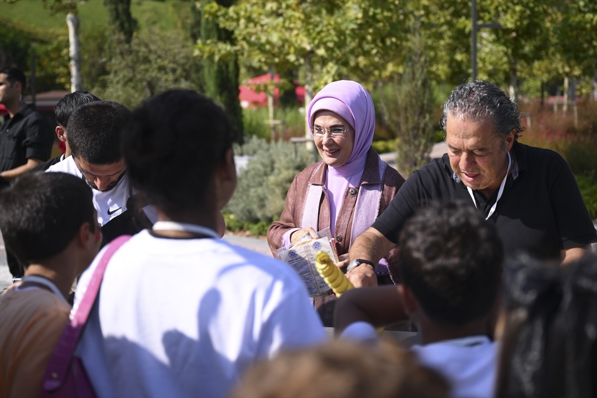 Cumhurbaşkanı Recep Tayyip Erdoğan'ın eşi Emine Erdoğan, İstanbul Valiliği tarafından düzenlenen...