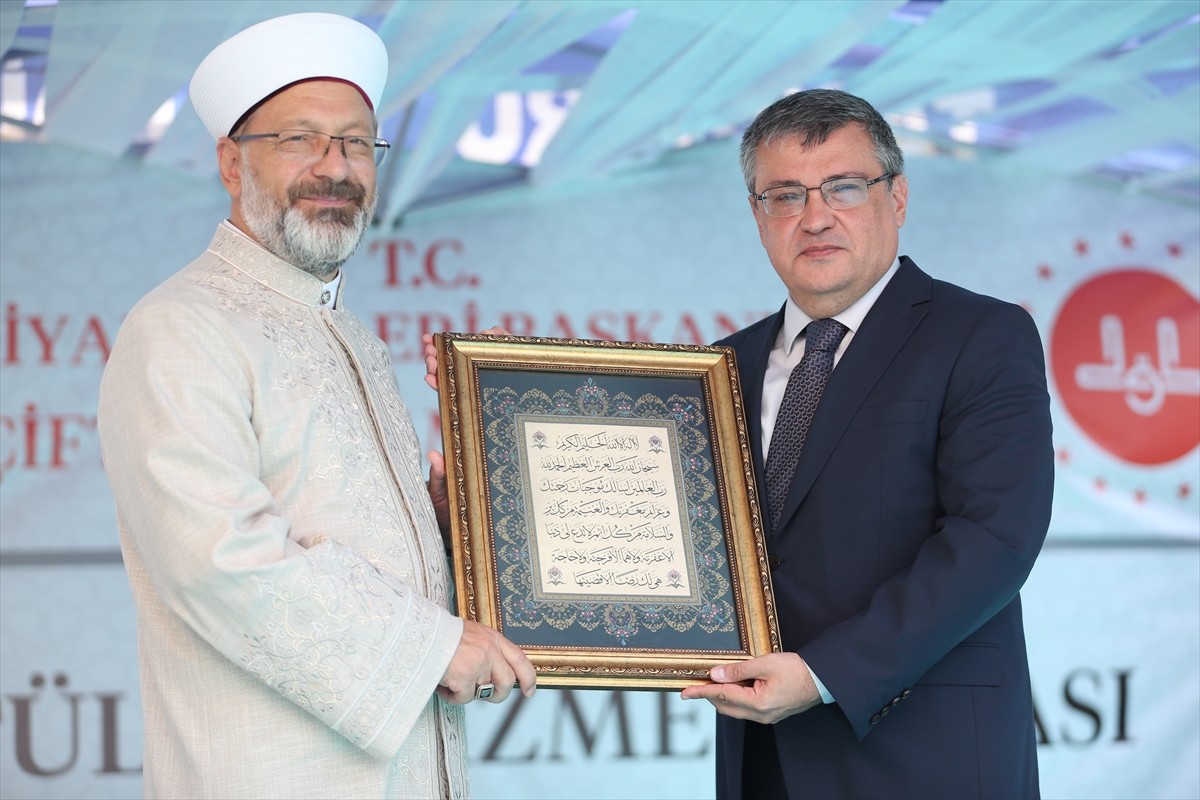 Diyanet İşleri Başkanı Erbaş, Yalova'nın Çiftlikköy ilçesinde müftülüğün yeni hizmet binasının...