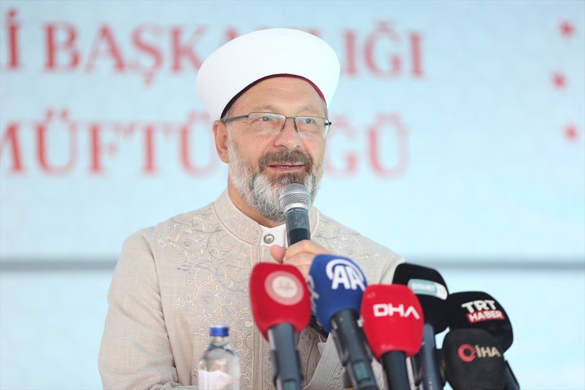 Diyanet İşleri Başkanı Erbaş, Yalova'nın Çiftlikköy ilçesinde müftülüğün yeni hizmet binasının...