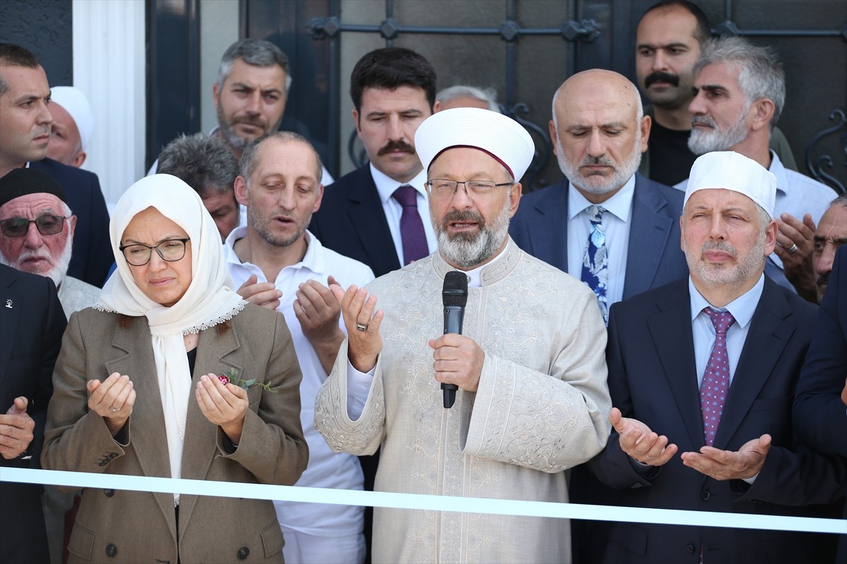 Diyanet İşleri Başkanı Prof. Dr. Ali Erbaş, Yalova'da açılışını yaptığı Hz. Ali Camisi'nde "İlim...