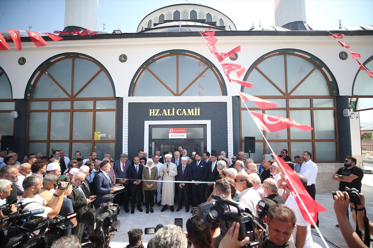 Diyanet İşleri Başkanı Prof. Dr. Ali Erbaş, Yalova'da açılışını yaptığı Hz. Ali Camisi'nde "İlim...