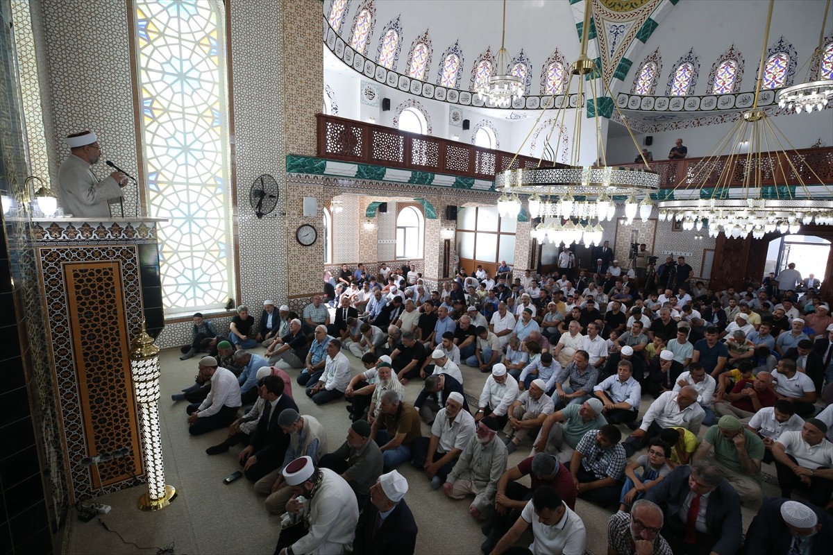 Diyanet İşleri Başkanı Prof. Dr. Ali Erbaş, Yalova'da açılışını yaptığı Hz. Ali Camisi'nde "İlim...