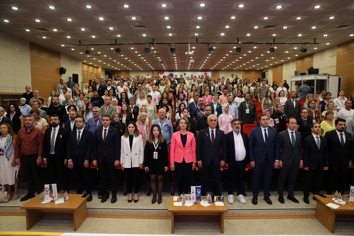 Muş'ta Genç Birikim Derneği tarafından düzenlenen "11. Uluslararası Onkoloji Günleri" etkinliği...