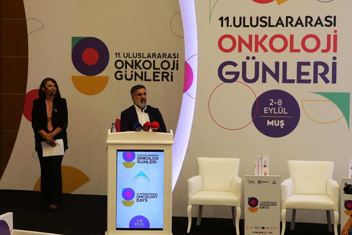 Muş'ta Genç Birikim Derneği tarafından düzenlenen "11. Uluslararası Onkoloji Günleri" etkinliği...