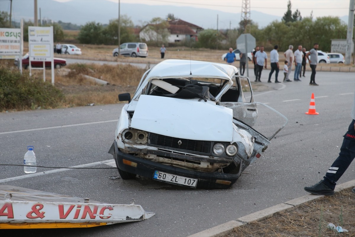 Tokat'ta iki otomobilin çarpışması sonucu 1 kişi öldü, 3 kişi yaralandı.